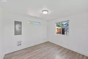 235 N Wall St, Coos Bay, OR 97420 - Photo 19