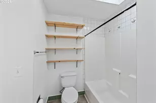 235 N Wall St, Coos Bay, OR 97420 - Photo 17
