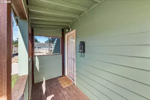 235 N Wall St, Coos Bay, OR 97420 - Photo 5