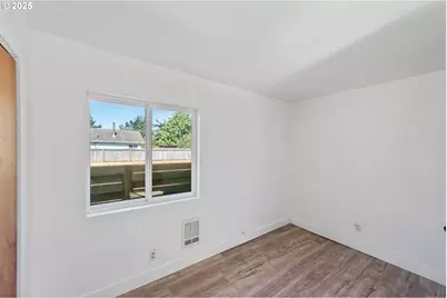 235 N Wall St, Coos Bay, OR 97420 - Photo 15