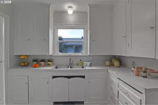 6425 NE 35th Ave, Portland, OR 97211 - Photo 11