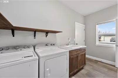 559 NW Rimrock Ct, Redmond, OR 97756 - Photo 17