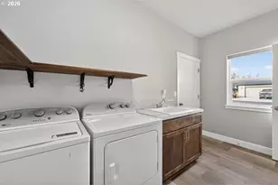 559 NW Rimrock Ct, Redmond, OR 97756 - Photo 17