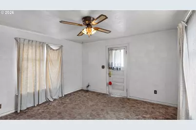42 E St, Lebanon, OR 97355 - Photo 17