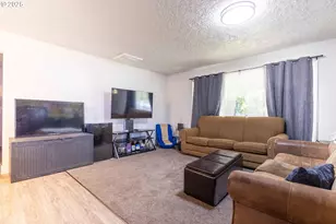 1009 13th St, La Grande, OR 97850 - Photo 3