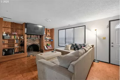 840 S 1st St, Cottage Grove, OR 97424 - Photo 9