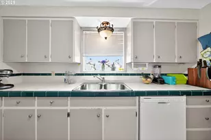 840 S 1st St, Cottage Grove, OR 97424 - Photo 15