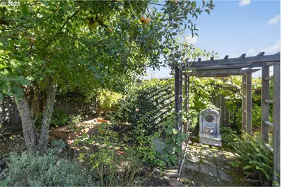 840 S 1st St, Cottage Grove, OR 97424 - Photo 35