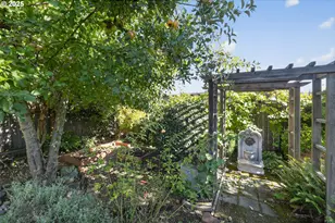 840 S 1st St, Cottage Grove, OR 97424 - Photo 35