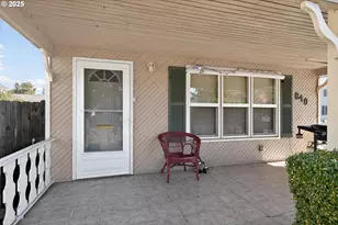 840 S 1st St, Cottage Grove, OR 97424 - Photo 7