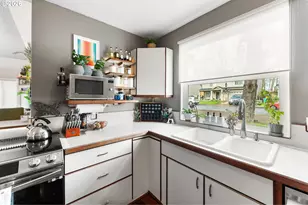 1054 NE Faloma Rd, Portland, OR 97211 - Photo 7