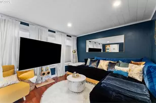 1054 NE Faloma Rd, Portland, OR 97211 - Photo 15