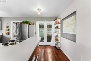 1054 NE Faloma Rd, Portland, OR 97211 - Photo 9