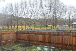 843 NW Bridge St, John Day, OR 97845 - Photo 17