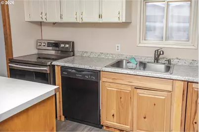 843 NW Bridge St, John Day, OR 97845 - Photo 5