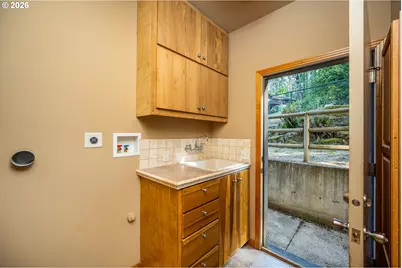 747 Holbrook Ln, Creswell, OR 97426 - Photo 13