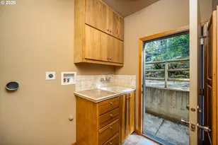 747 Holbrook Ln, Creswell, OR 97426 - Photo 13