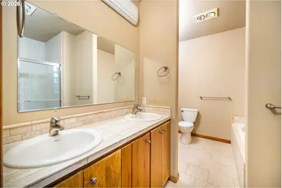 747 Holbrook Ln, Creswell, OR 97426 - Photo 9