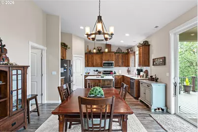 962 S 66th Pl, Springfield, OR 97478 - Photo 9