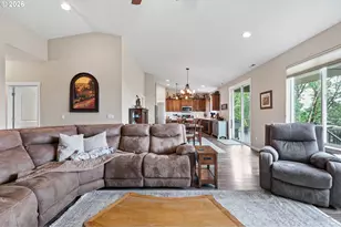 962 S 66th Pl, Springfield, OR 97478 - Photo 7