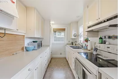 3136 NE Couch St, Portland, OR 97232 - Photo 29