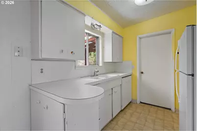 2665 Hillcrest Dr, West Linn, OR 97068 - Photo 11