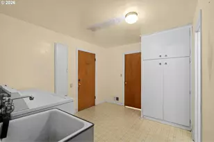 1460 Evergreen Ave, Salem, OR 97301 - Photo 17