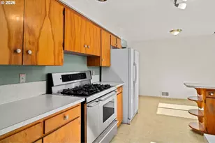 1460 Evergreen Ave, Salem, OR 97301 - Photo 11