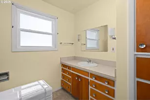 1460 Evergreen Ave, Salem, OR 97301 - Photo 21