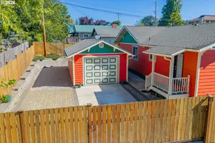 869 N Collier St, Coquille, OR 97423 - Photo 5