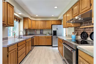 1112 NE 113th Ave, Portland, OR 97220 - Photo 9