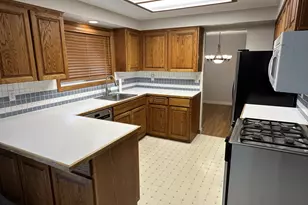 9150 SW Apache Dr, Tualatin, OR 97062 - Photo 5