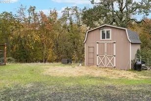 33781 Mt Tom Dr, Harrisburg, OR 97446 - Photo 7