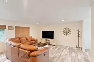 33781 Mt Tom Dr, Harrisburg, OR 97446 - Photo 17