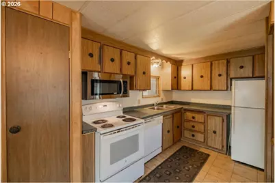 1999 Jansen Way, Woodburn, OR 97071 - Photo 17