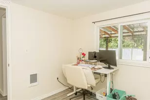 1620 9th St, Springfield, OR 97477 - Photo 3
