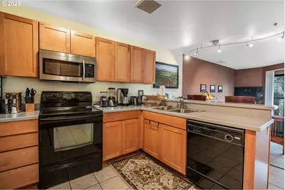 620 NW Naito Pkwy #B12, Portland, OR 97209 - Photo 11