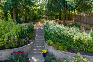 1214 SW Ophelia St, Portland, OR 97219 - Photo 41