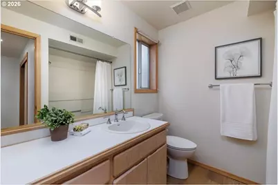 10714 SW Tualatin Dr, Portland, OR 97224 - Photo 23