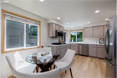 10714 SW Tualatin Dr, Portland, OR 97224 - Photo 13