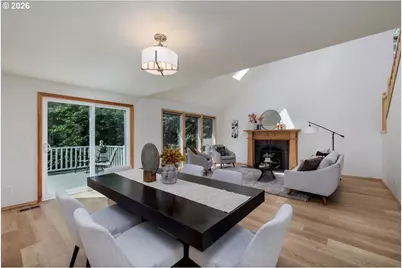 10714 SW Tualatin Dr, Portland, OR 97224 - Photo 9