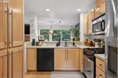 10797 SW Canterbury Ln #103, Portland, OR 97224 - Photo 9