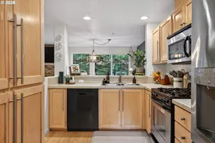 10797 SW Canterbury Ln, Portland, OR 97224 - Photo 9