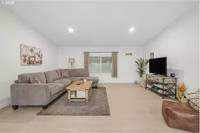 18780 Central Point Rd #19, Oregon City, OR 97045 - Photo 3