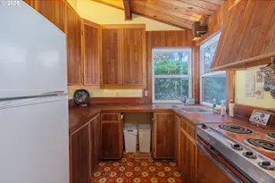 330 El Rotundo Ave, Lincoln City, OR 97367 - Photo 11