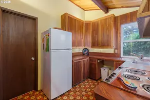 330 El Rotundo Ave, Lincoln City, OR 97367 - Photo 11