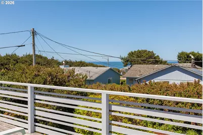 330 El Rotundo Ave, Lincoln City, OR 97367 - Photo 5