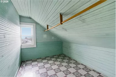 826 E 15th St, The Dalles, OR 97058 - Photo 17