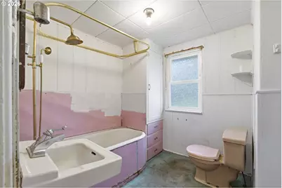 826 E 15th St, The Dalles, OR 97058 - Photo 11