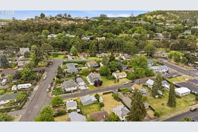 826 E 15th St, The Dalles, OR 97058 - Photo 25